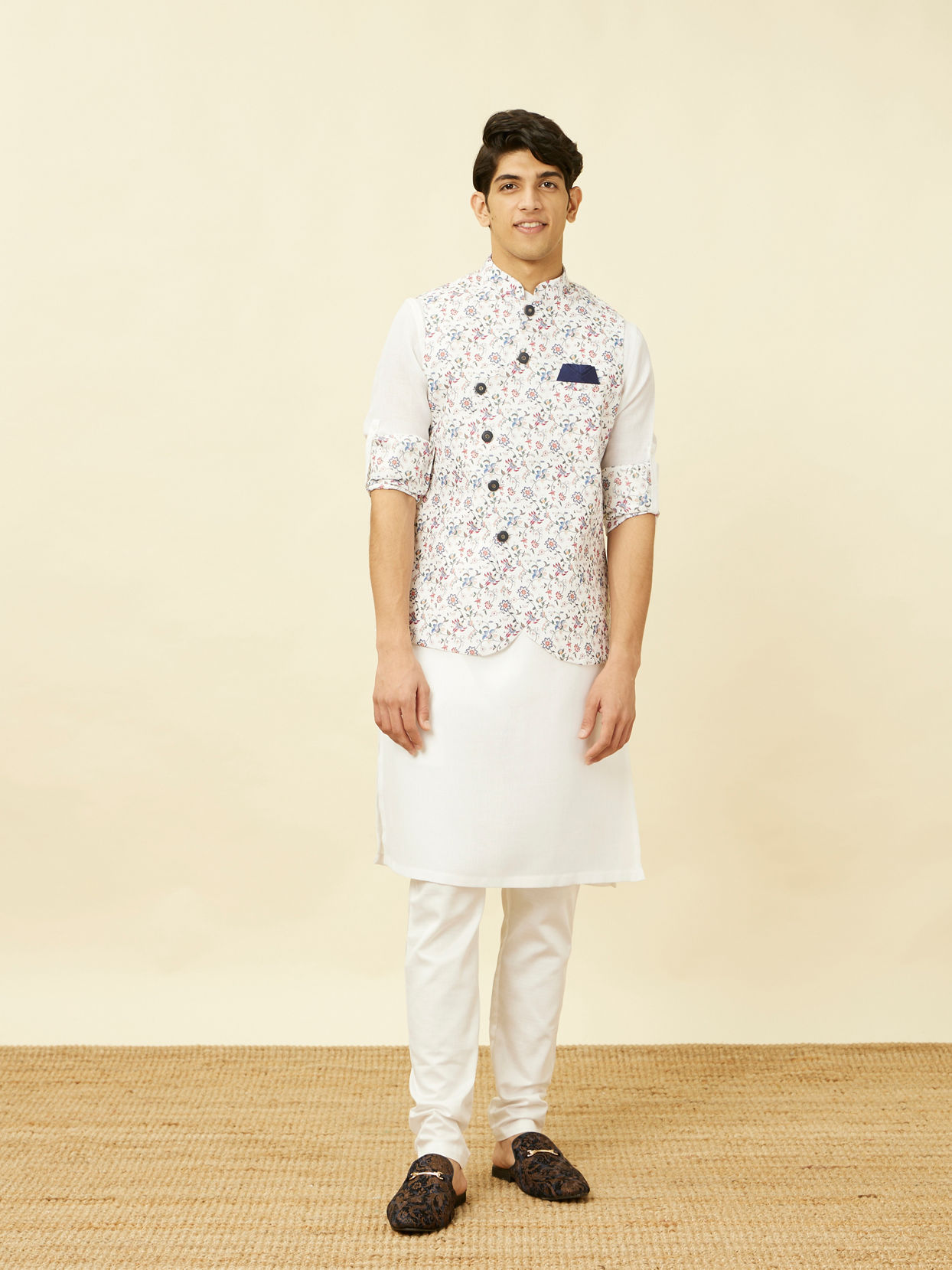 alt message - Manyavar Men Bright White Floral Patterned Jacket Set image number 3