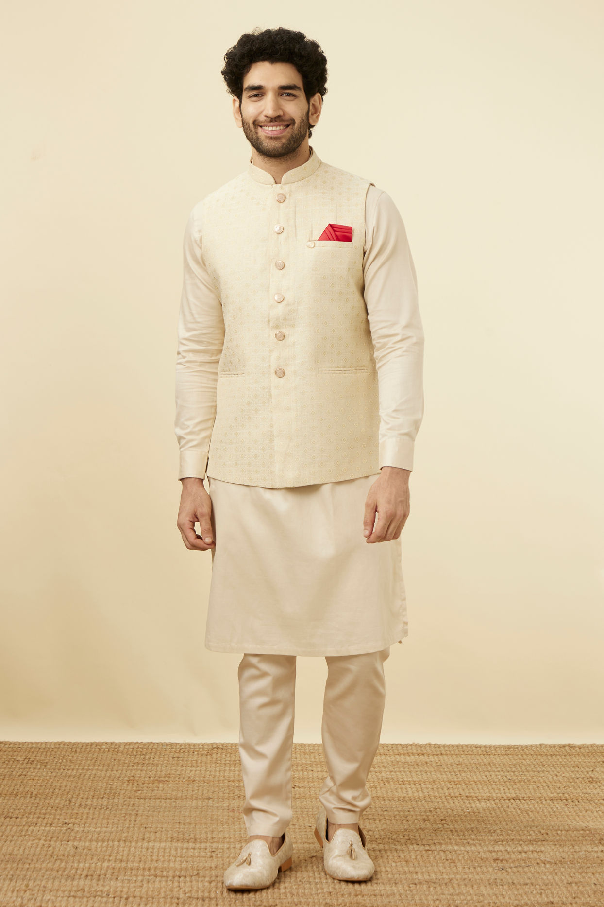 alt message - Manyavar Men Off White Jacket With Minimal Motifs image number 2