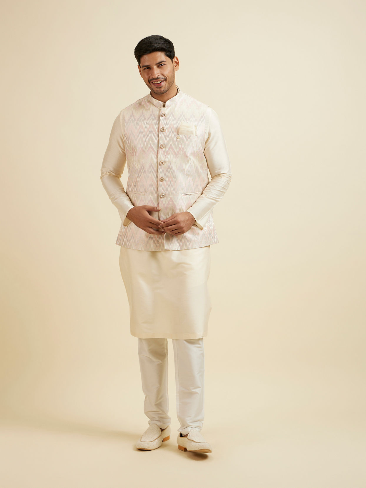 alt message - Manyavar Men Soft Pink Chevron Patterned Jacket image number 2