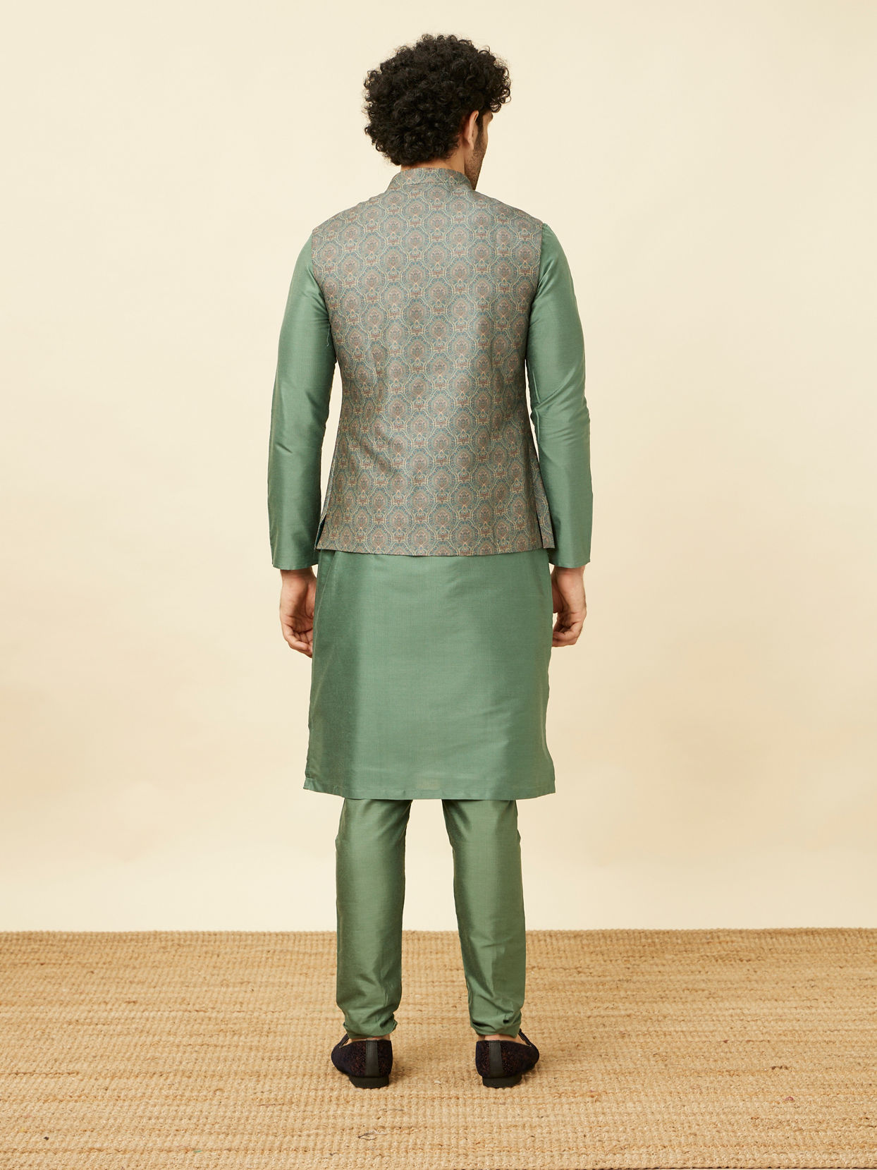 alt message - Manyavar Men Shadow Green Medallion Patterned Jacket image number 3