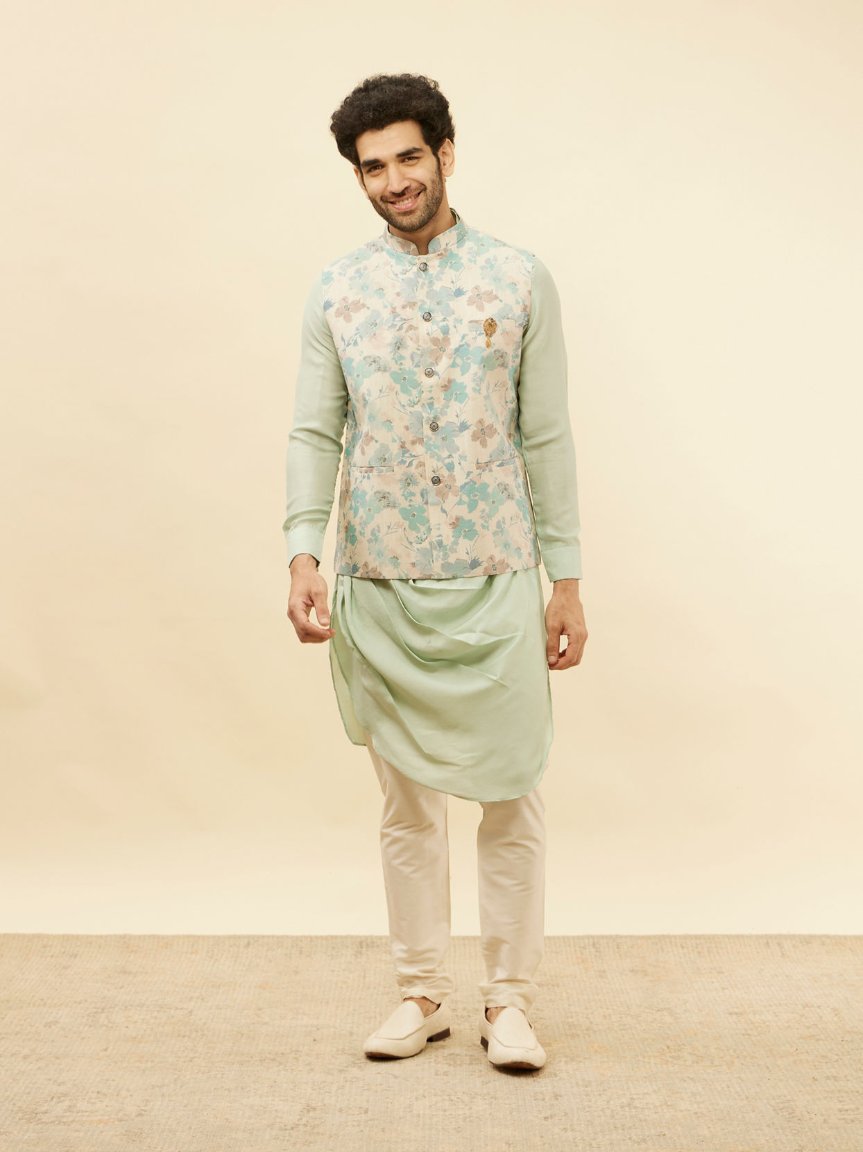 alt message - Manyavar Men Light Beige Floral Printed Kurta Jacket Set image number 2