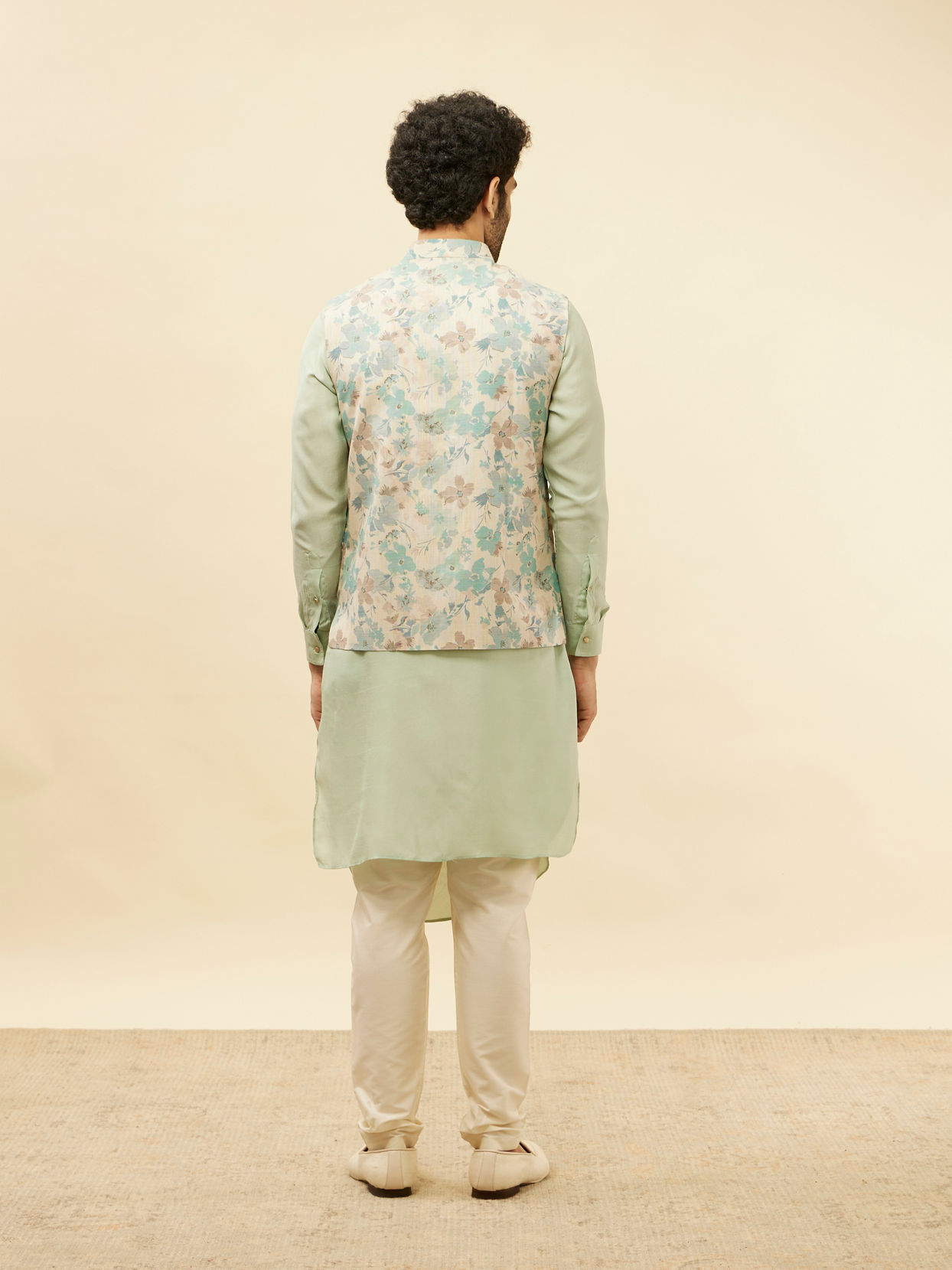 alt message - Manyavar Men Light Beige Floral Printed Kurta Jacket Set image number 3