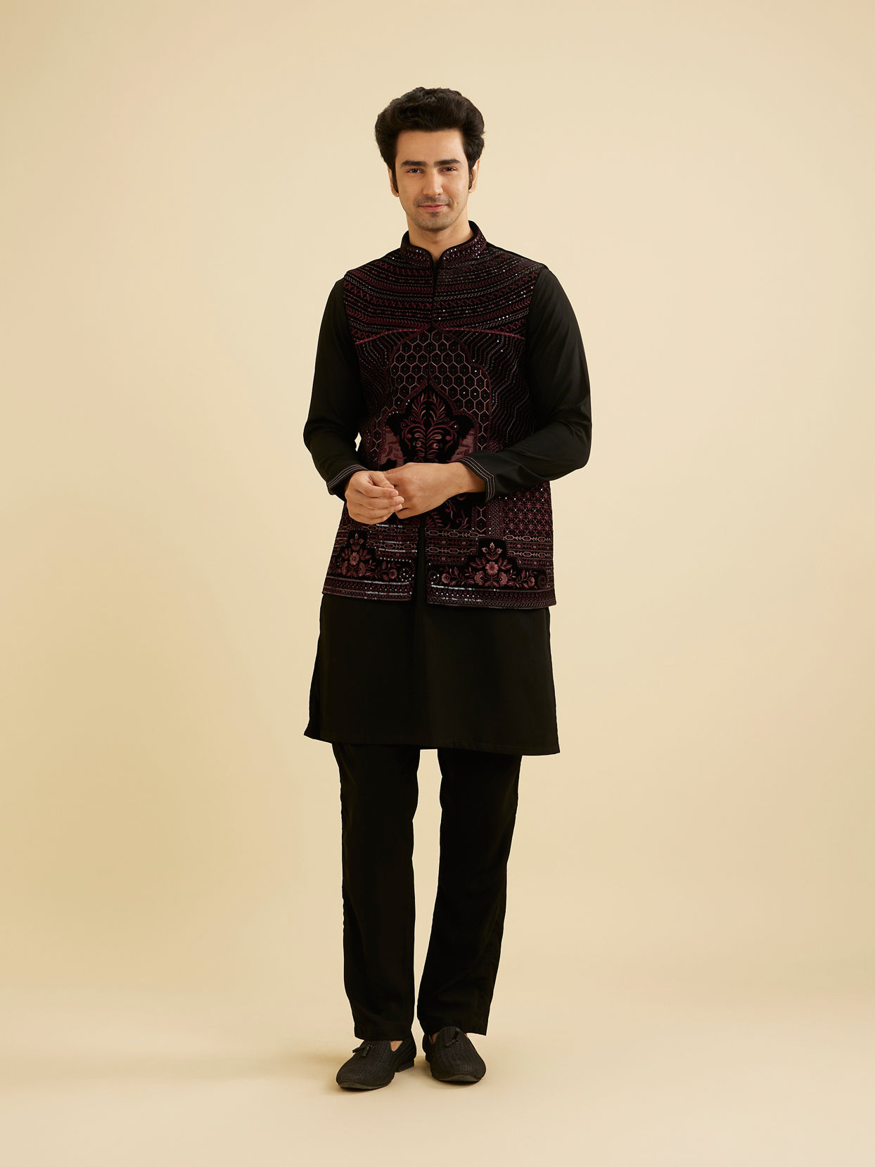 Manyavar Men Midnight Black Embroidered Jacket Set with Darbar Motifs image number 3