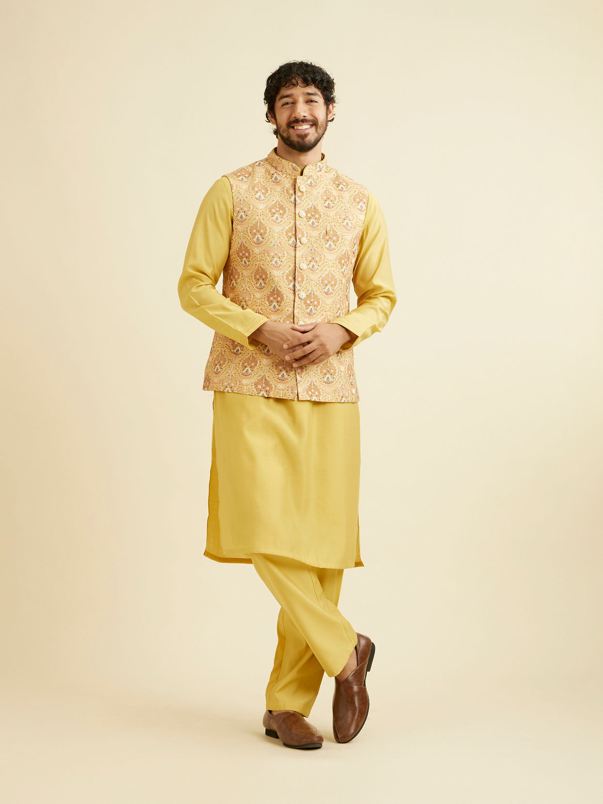 alt message - Manyavar Men Radiant Yellow Kurta Jacket Set image number 3