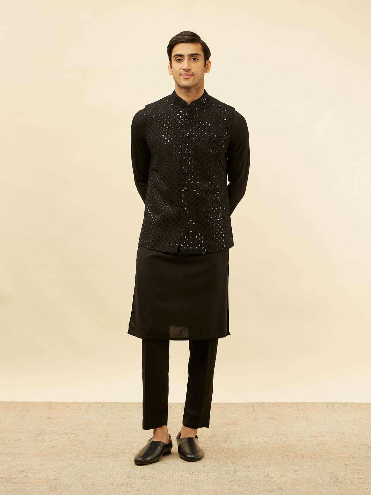 alt message - Manyavar Men Ebony Black Sequined Kurta Jacket Set image number 2