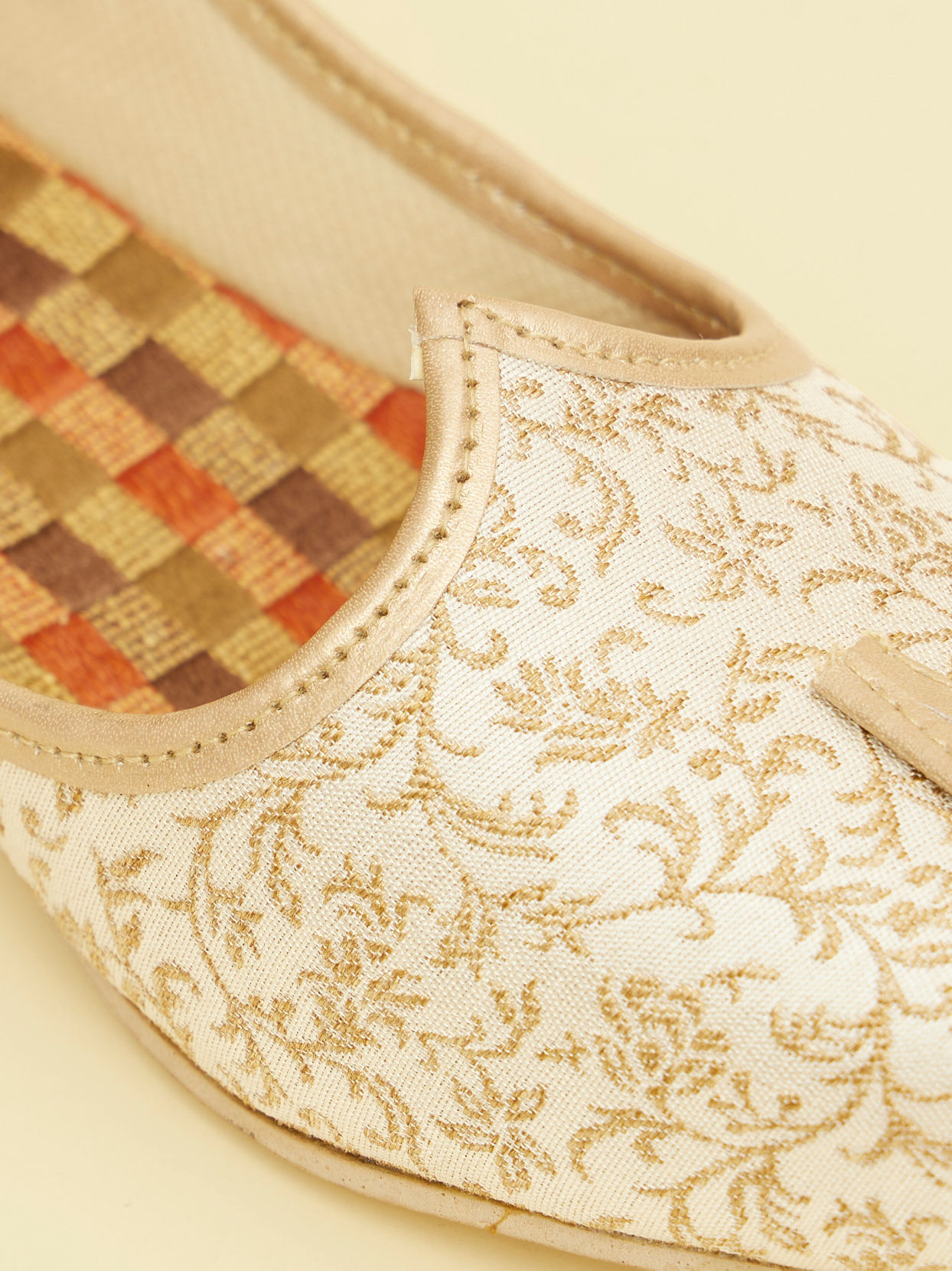 Manyavar Men Elegant Cream Jooti