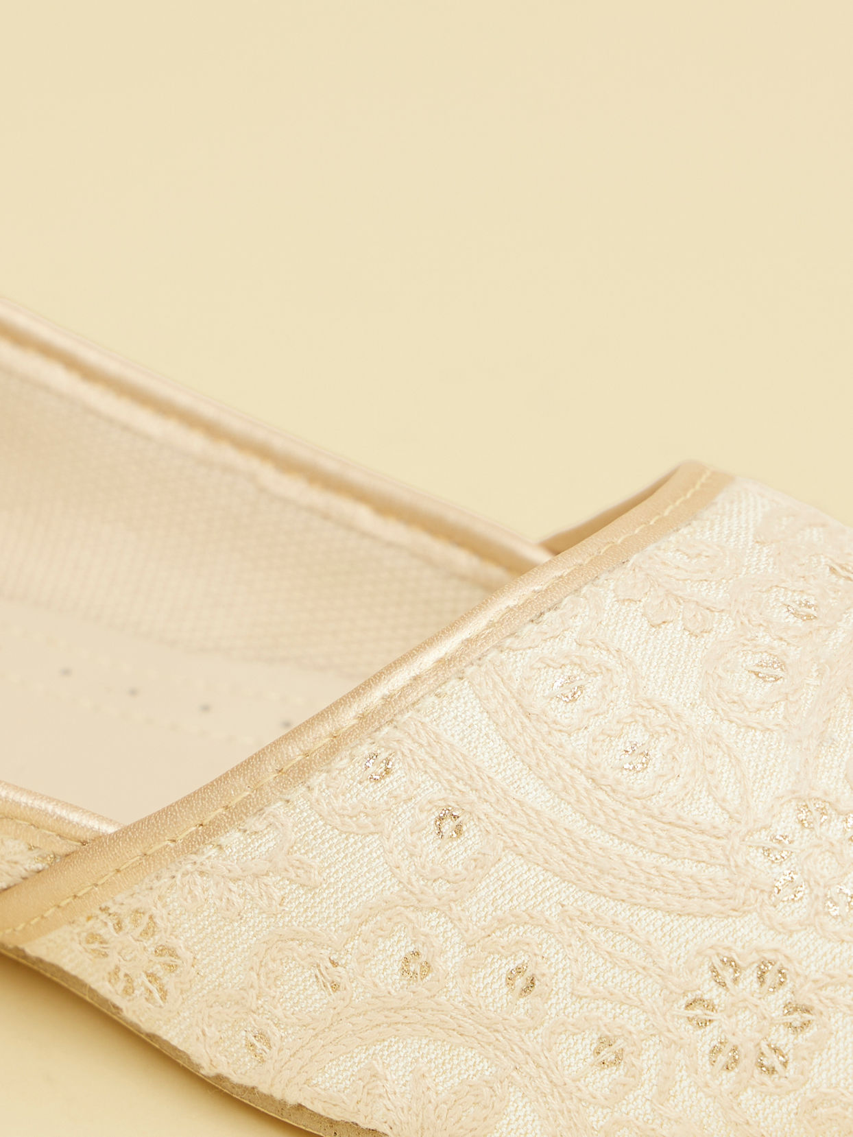 Manyavar Men Glam Biscuit Jooti