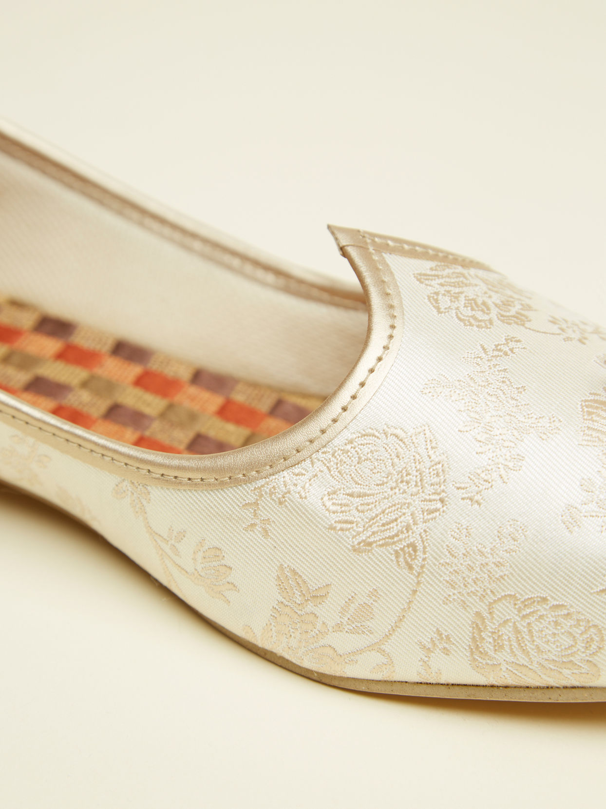 Manyavar Men Cream Floral Brocade Jootis