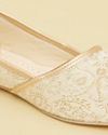 Manyavar Men Pristine White Paisley Paterned Jooti