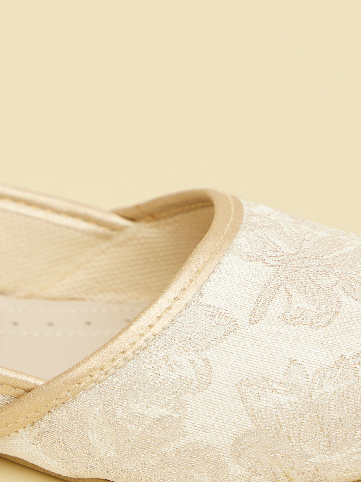 Manyavar Men Ivory Cream Floral Patterned Jootis