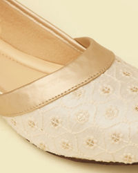 Manyavar Men Warm White Sequinned Jutti