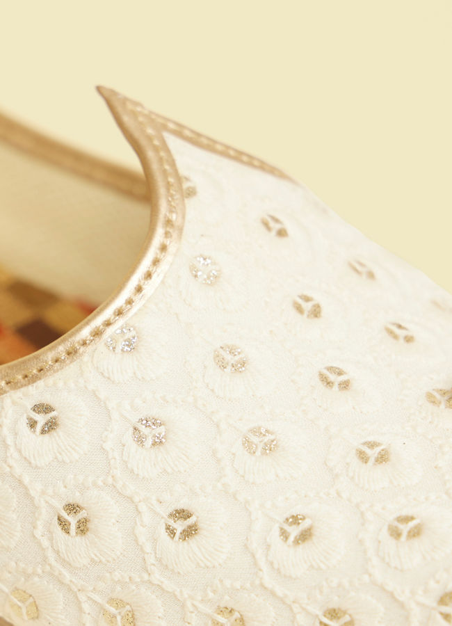 Manyavar Men Cream Sequined Jooti