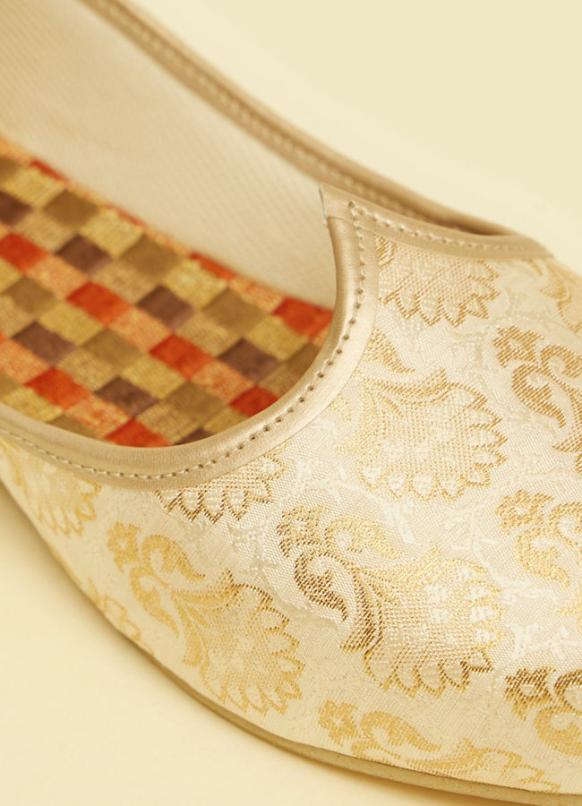 Manyavar Men Beige Floral Patterned Jooti