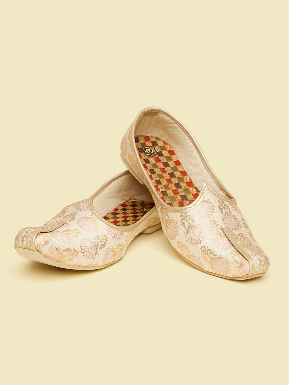 Manyavar Men Pink Floral Patterned Jooti