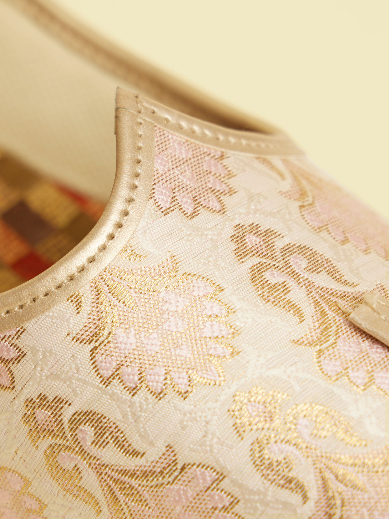 Manyavar Men Pink Floral Patterned Jooti