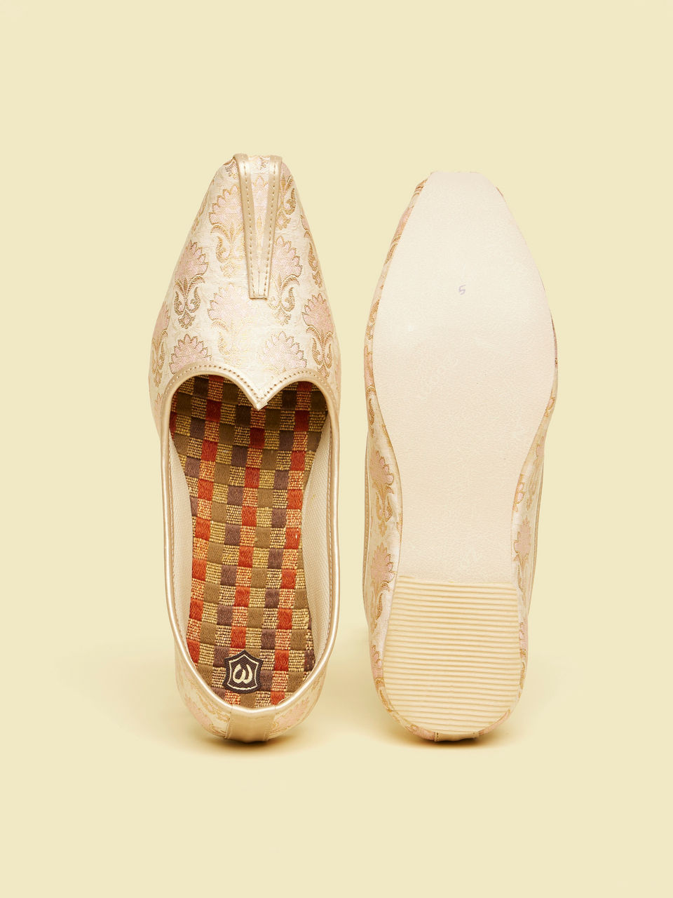 Manyavar Men Pink Floral Patterned Jooti