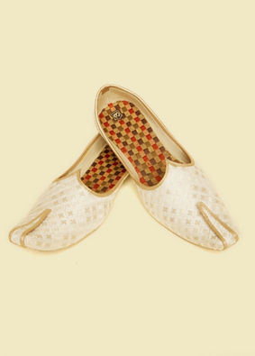 Manyavar Men Elegant Cream Jooti