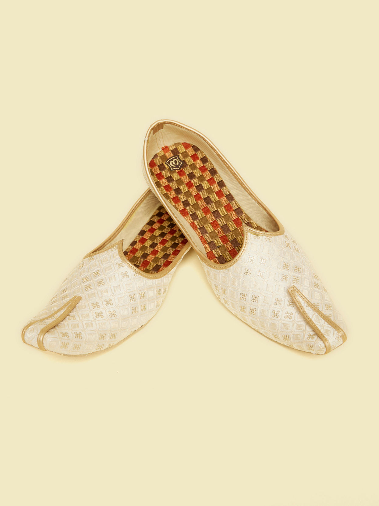 Manyavar Men Elegant Cream Jooti