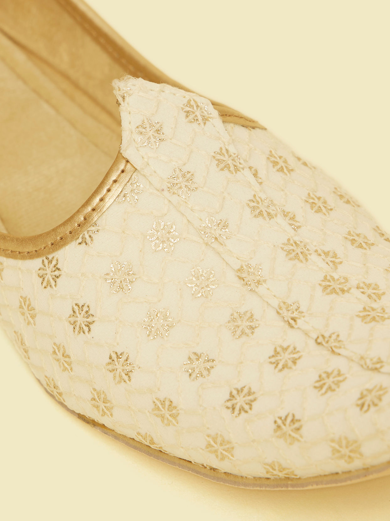 Manyavar Men Exquisite Cream Georgette Jooti
