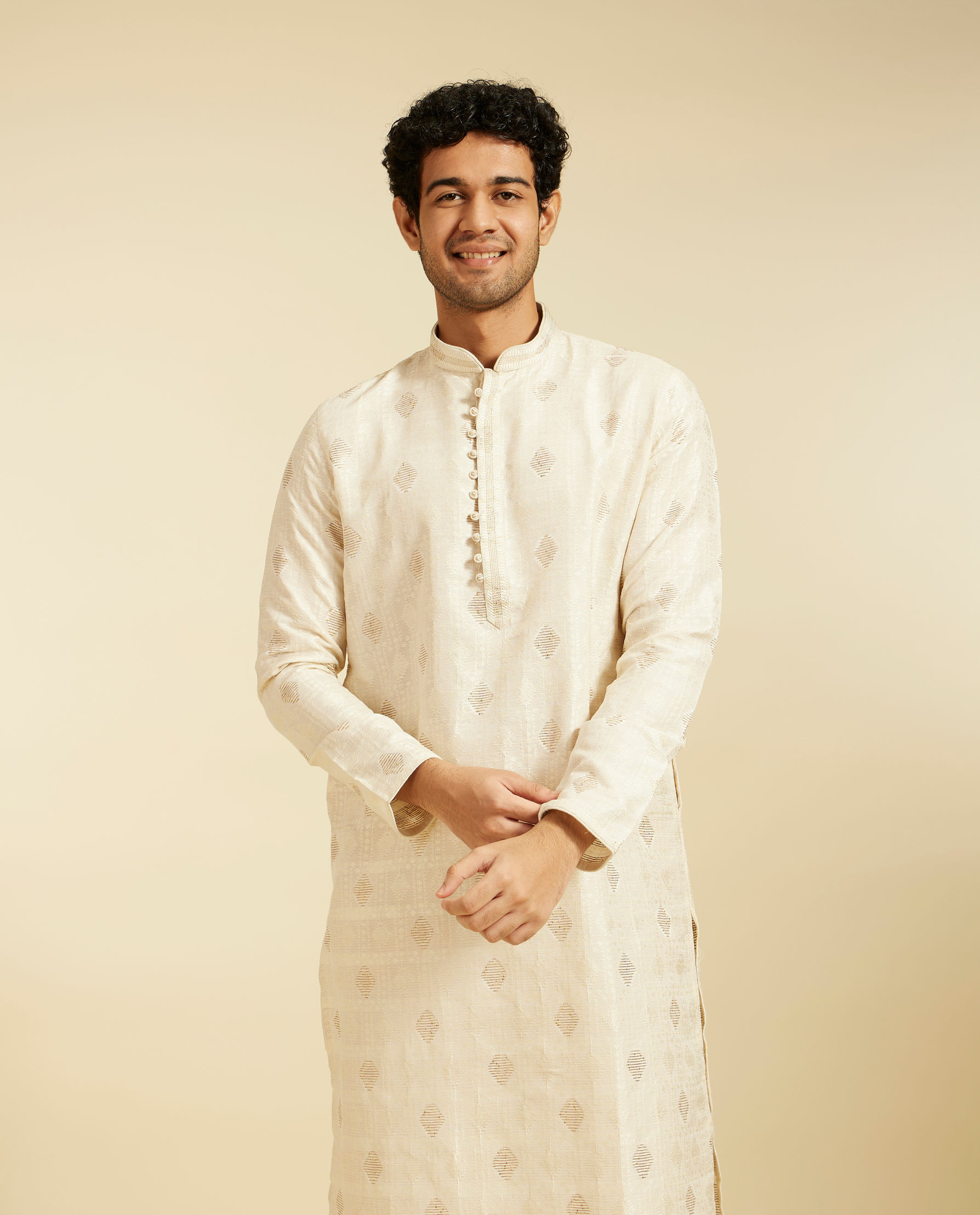 Diwas Men Cream White Diamond Patterned Kurta with Potli Buttons