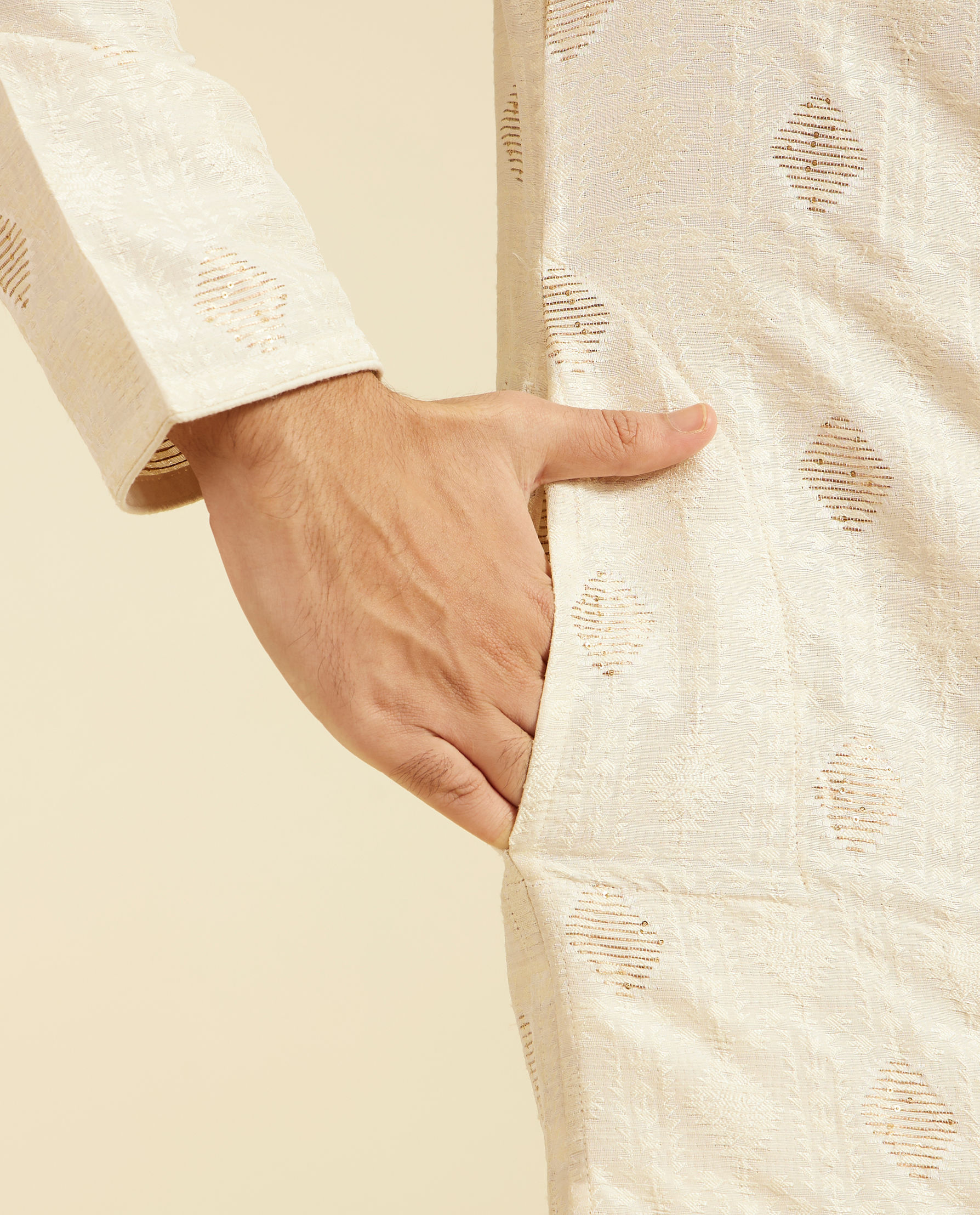 Diwas Men Cream White Diamond Patterned Kurta with Potli Buttons