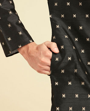 Diwas Men Black Majestic Kurta
