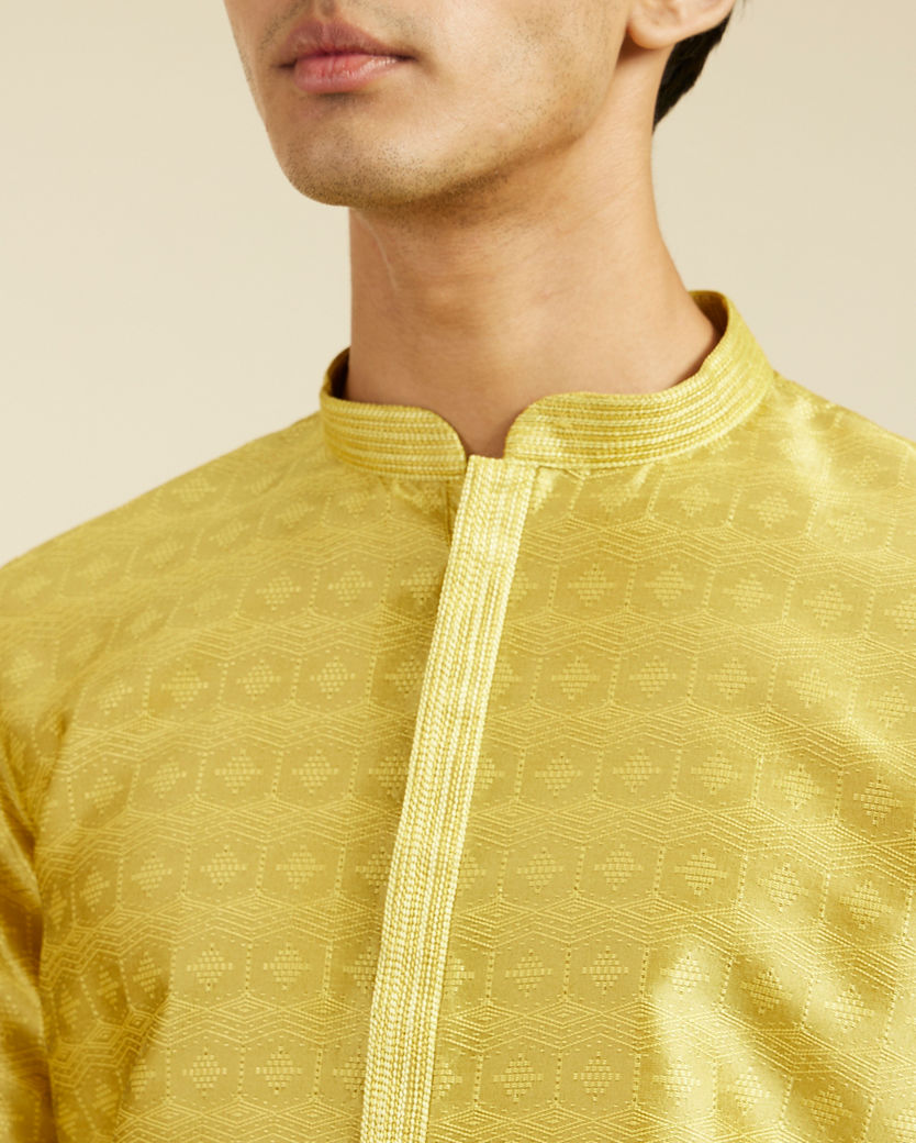 alt message - Diwas Men Mehndi Green Star Self Patterned Kurta image number 1