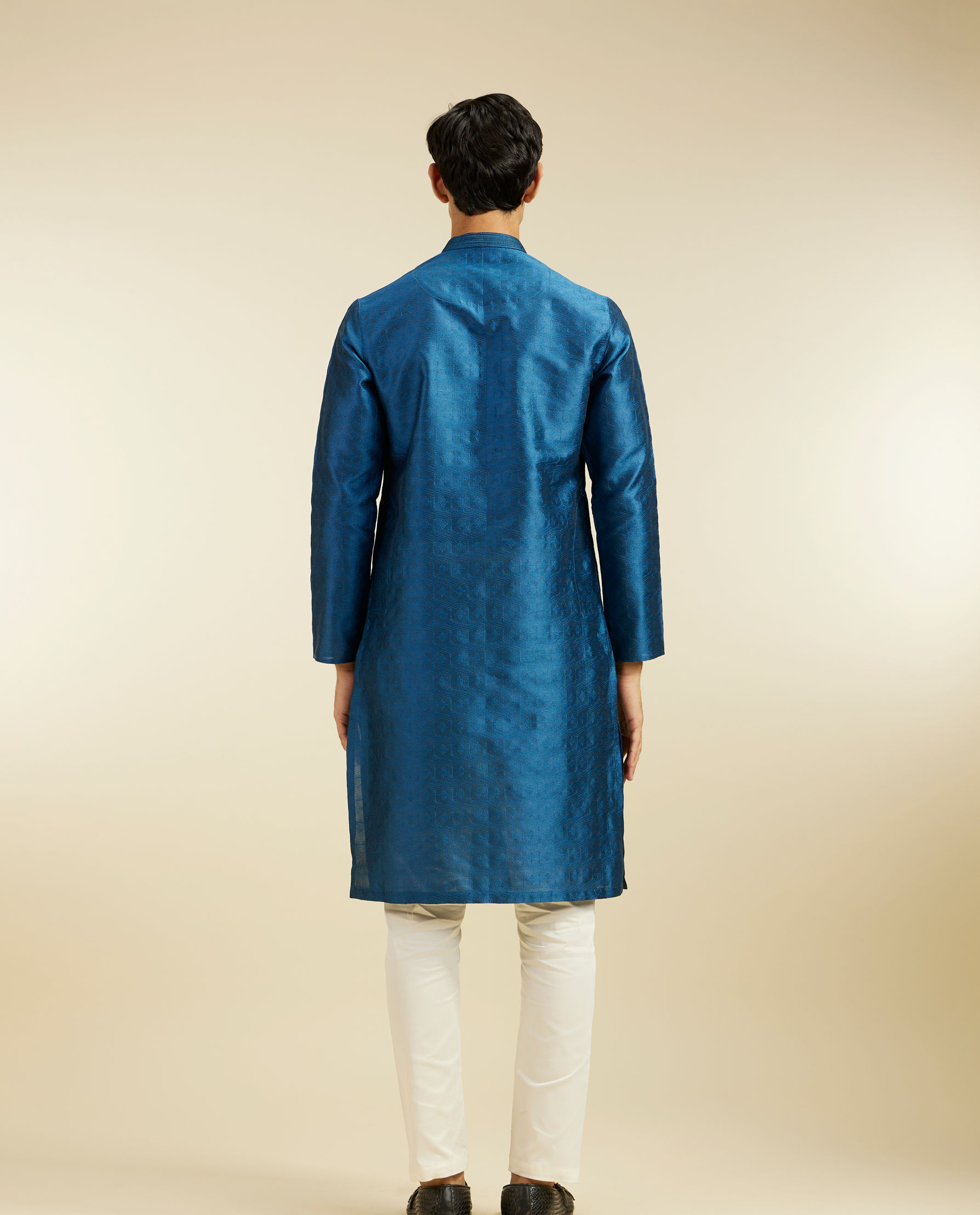 alt message - Diwas Men Teal Blue Star Self Patterned Kurta image number 4