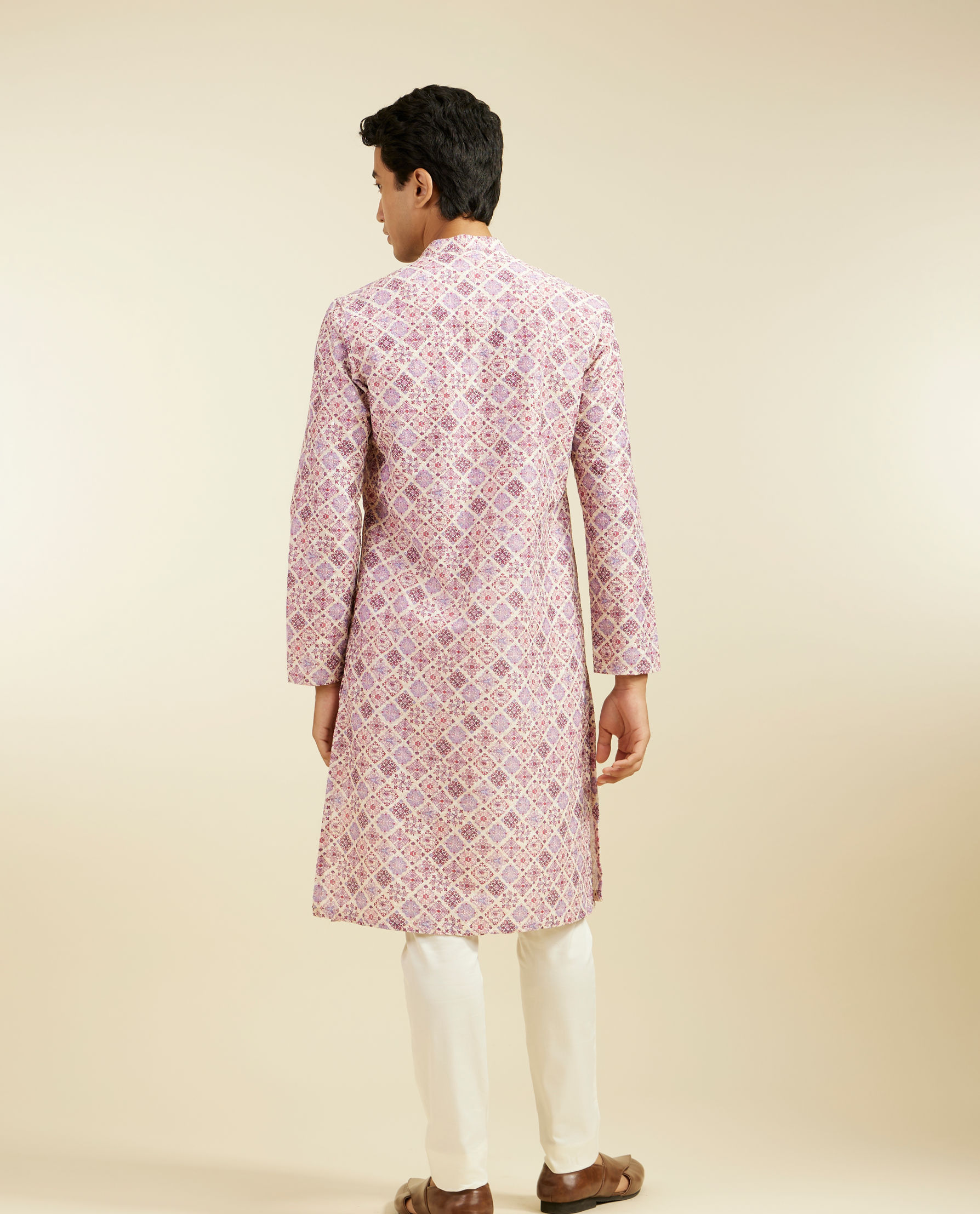 alt message - Diwas Men Soft Lilac Chikankari Inspired Printed Kurta image number 4