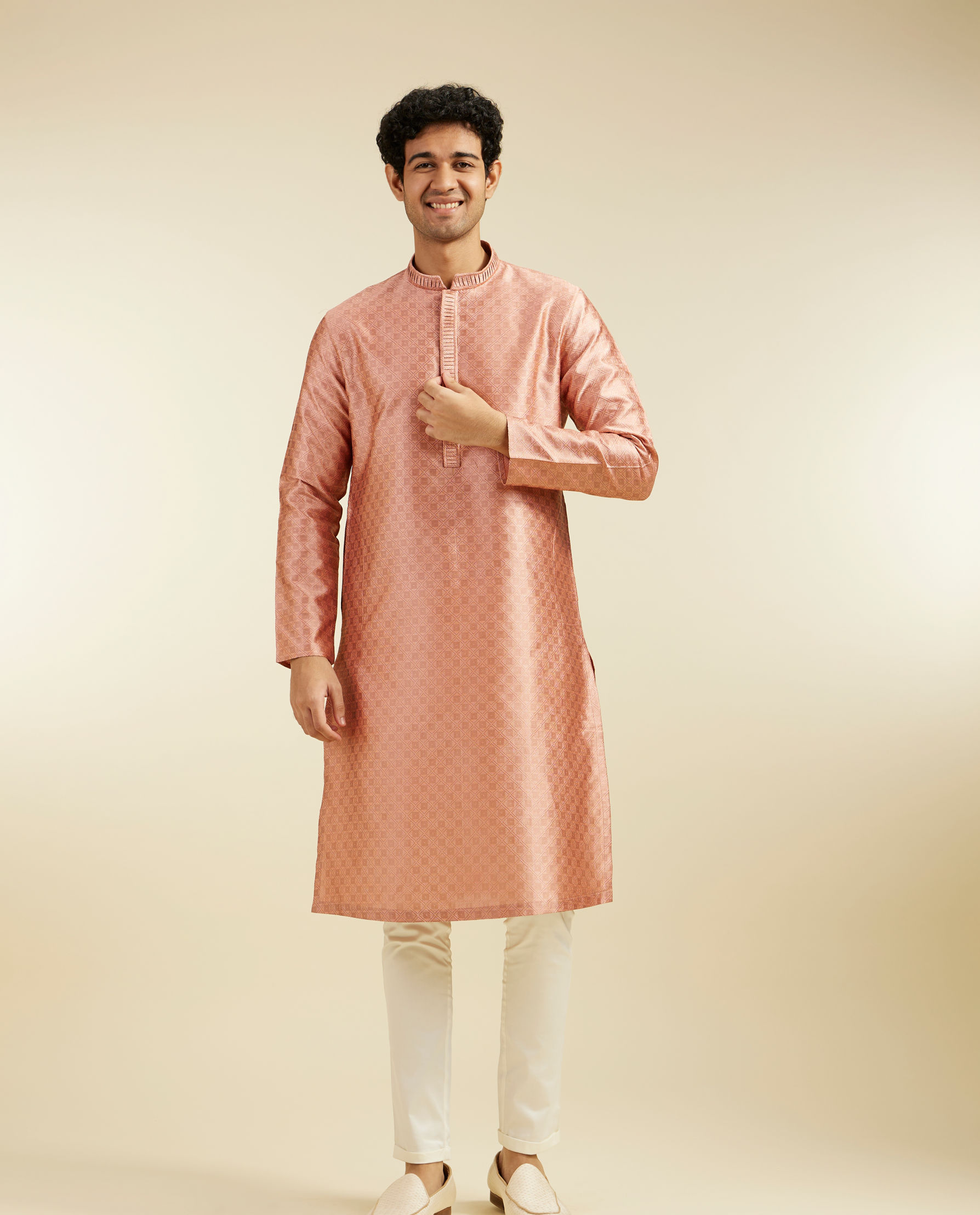 alt message - Diwas Men Peach Blossom Lattice Patterned Kurta image number 2