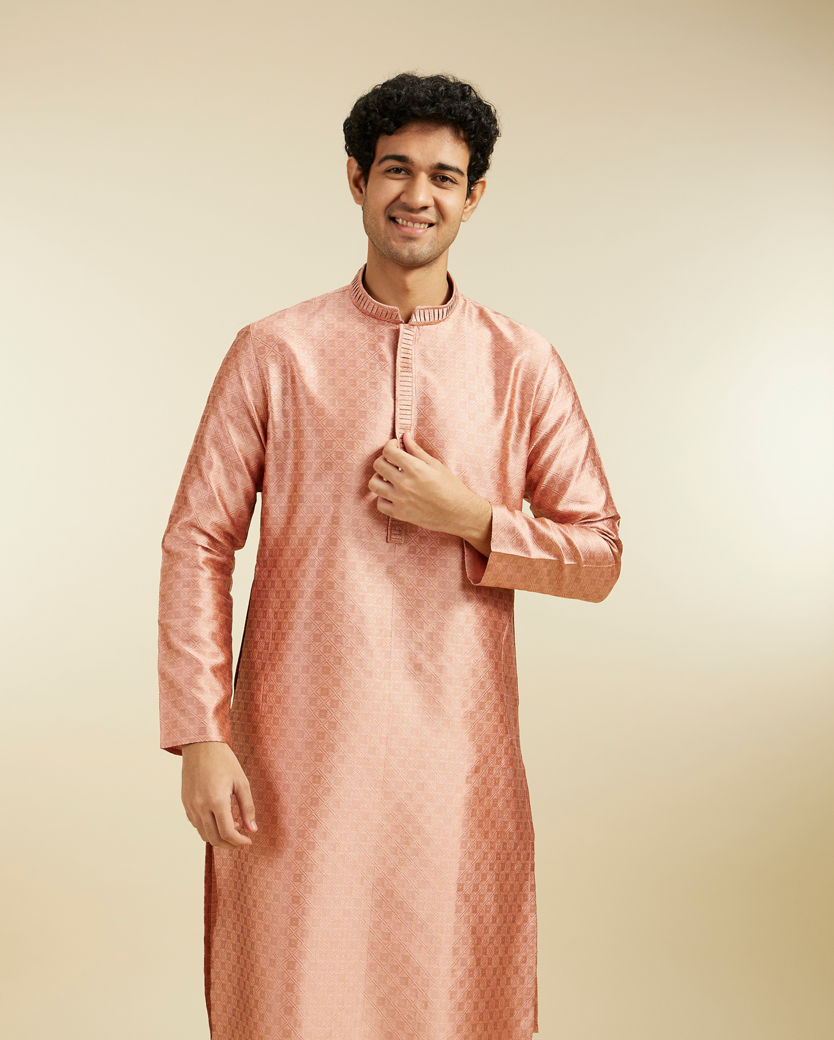 alt message - Diwas Men Peach Blossom Lattice Patterned Kurta image number 0