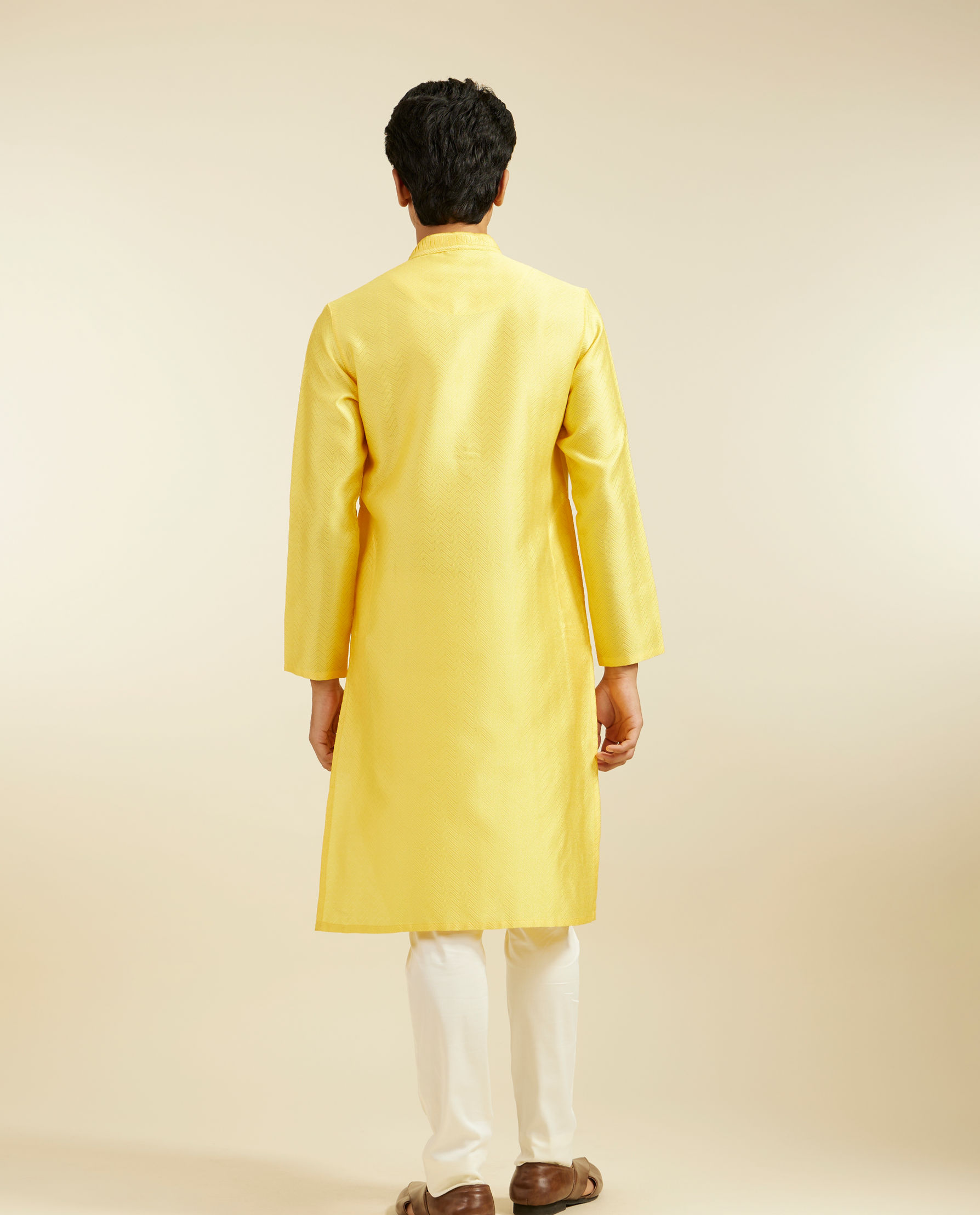 alt message - Diwas Men Buttercup Yellow Chevron Patterned Kurta image number 4