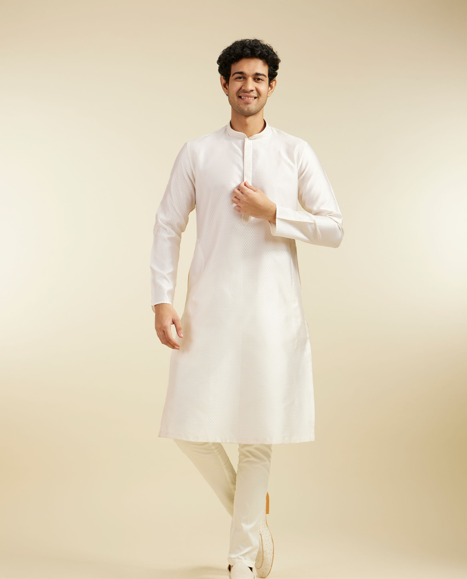 alt message - Diwas Men Cream Lattice Kurta with Sequin Work image number 2