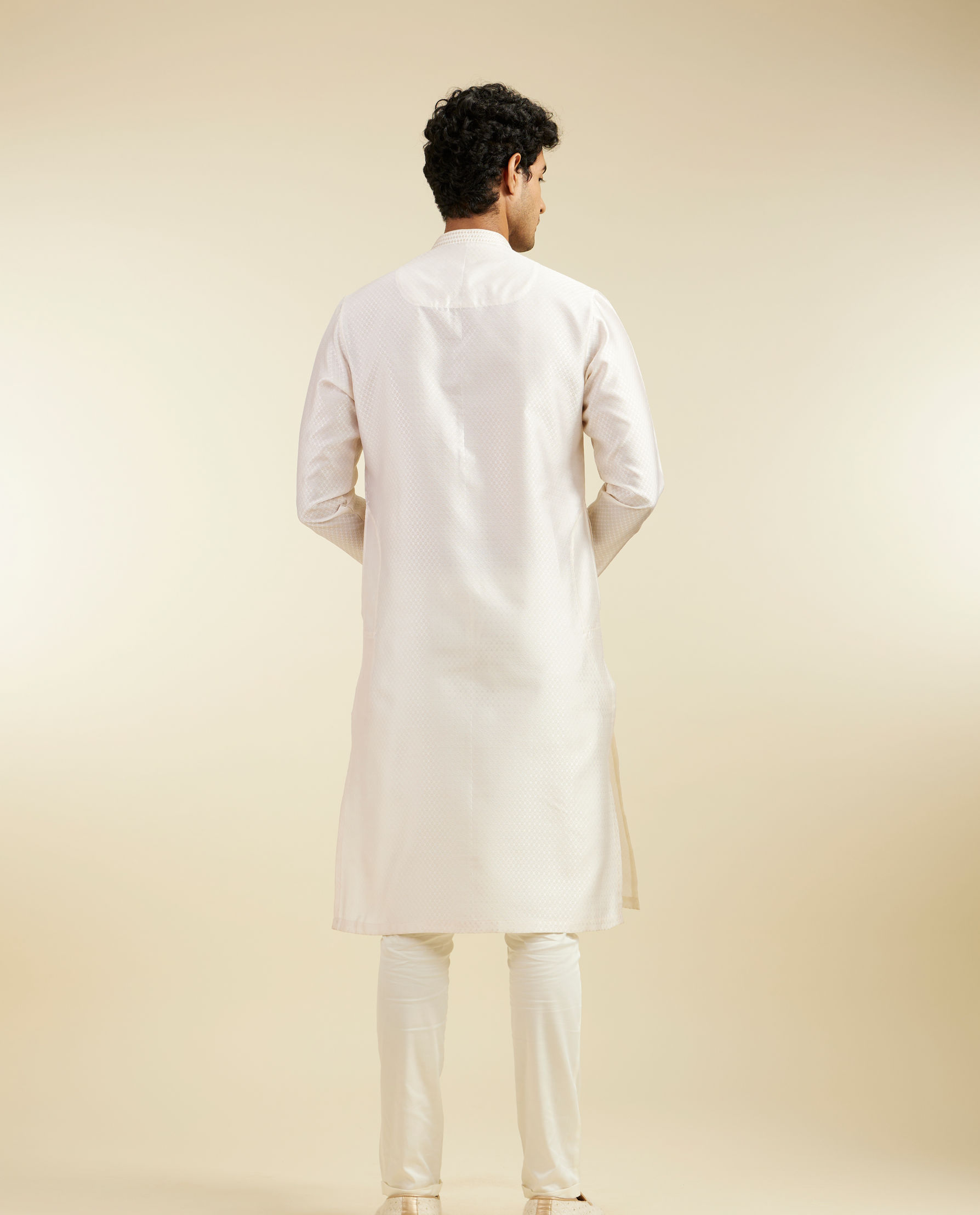 alt message - Diwas Men Cream Lattice Kurta with Sequin Work image number 4