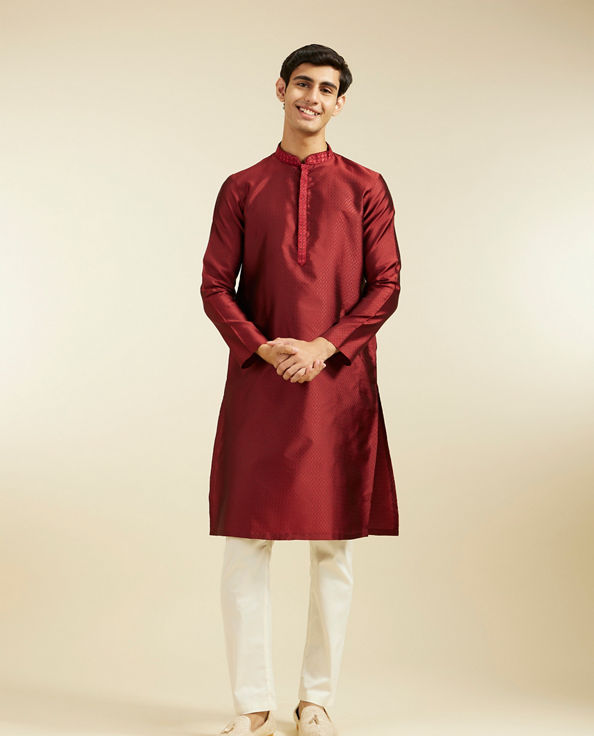 Diwas Men Maroon Red Lattice Patterned Kurta with Embroidered Neckline