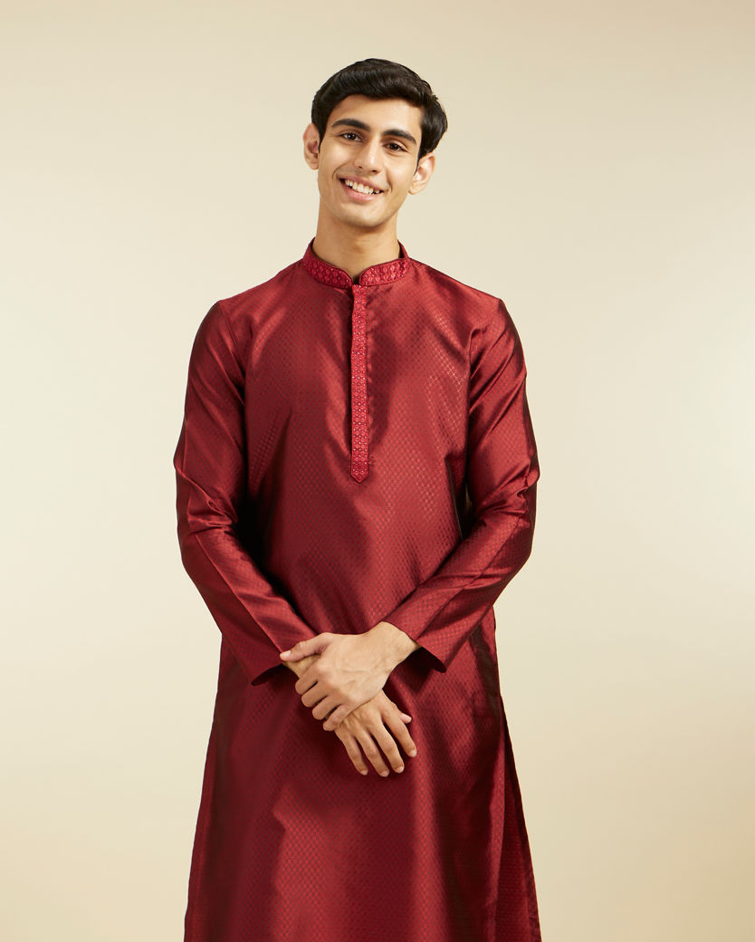 Diwas Men Maroon Red Lattice Patterned Kurta with Embroidered Neckline