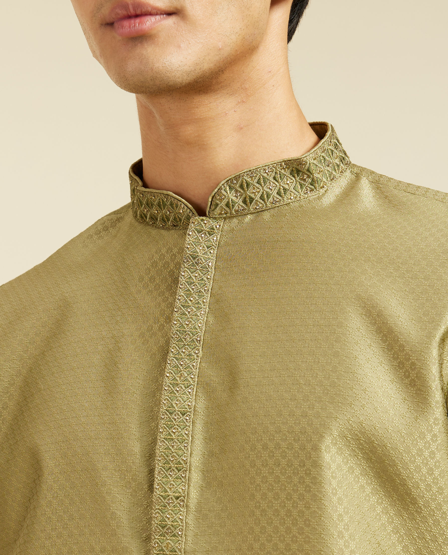 alt message - Diwas Men Olive Green Lattice Kurta with Embroidery image number 1