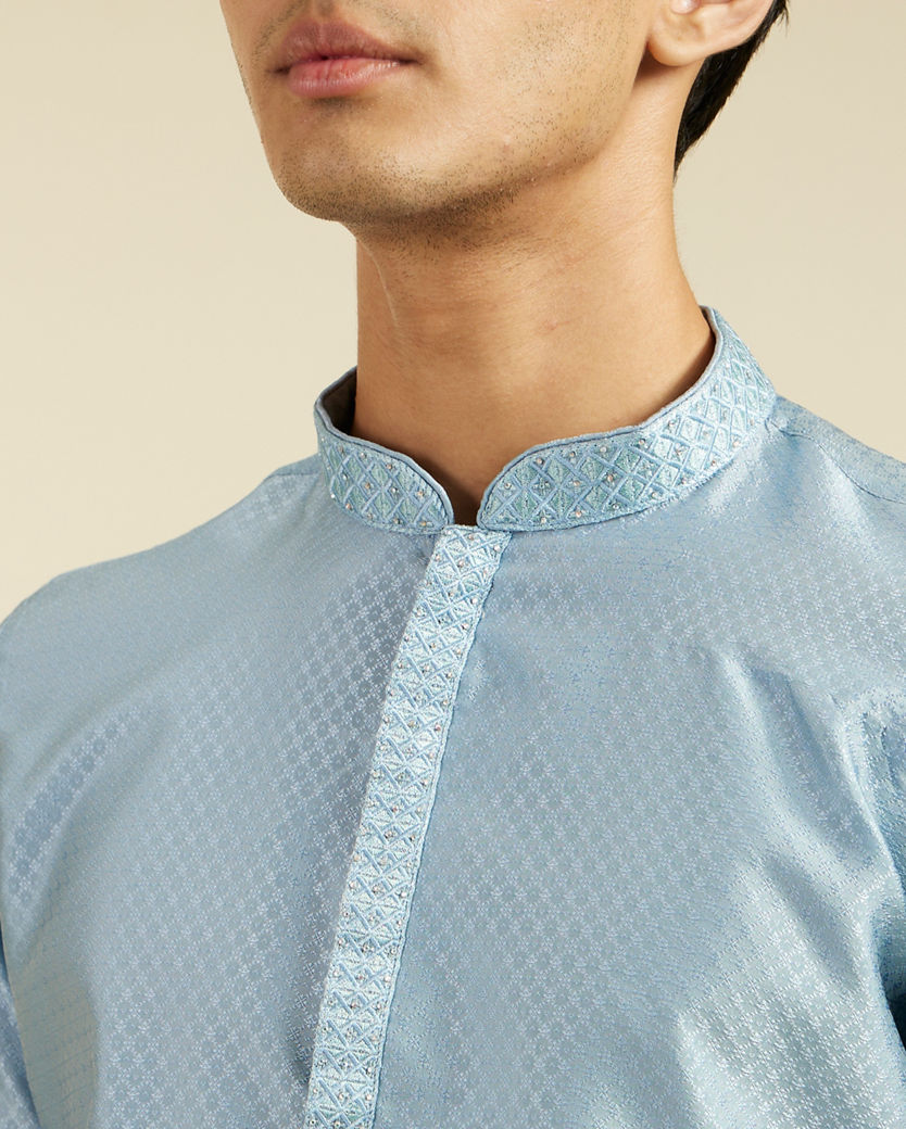 alt message - Diwas Men Ice Blue Lattice Kurta with Embroidered Neckline image number 1