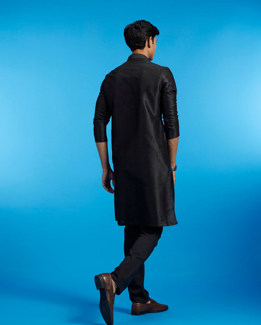 alt message - Diwas Men Midnight Black Plain Classic Kurta image number 4