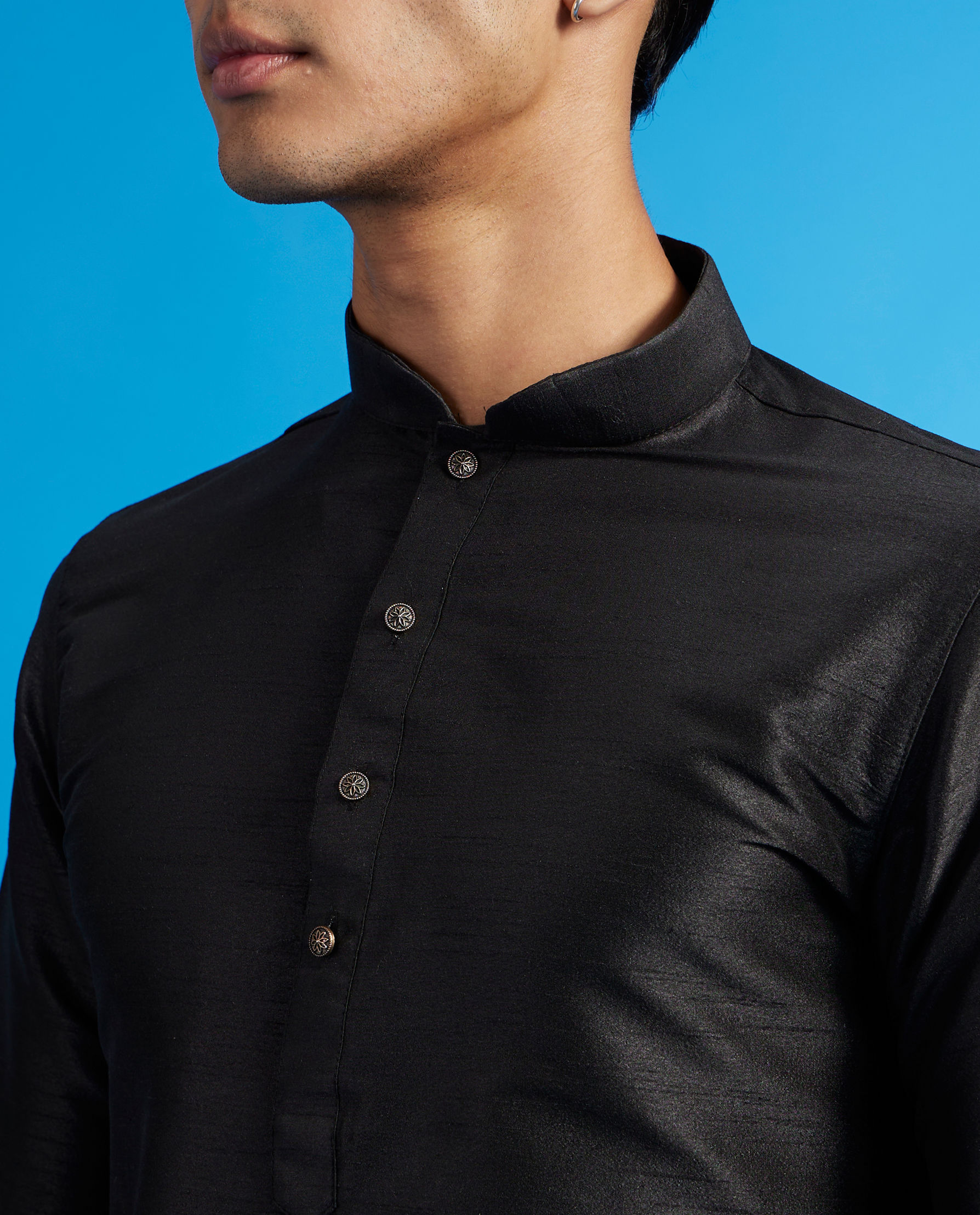 alt message - Diwas Men Midnight Black Plain Classic Kurta image number 1