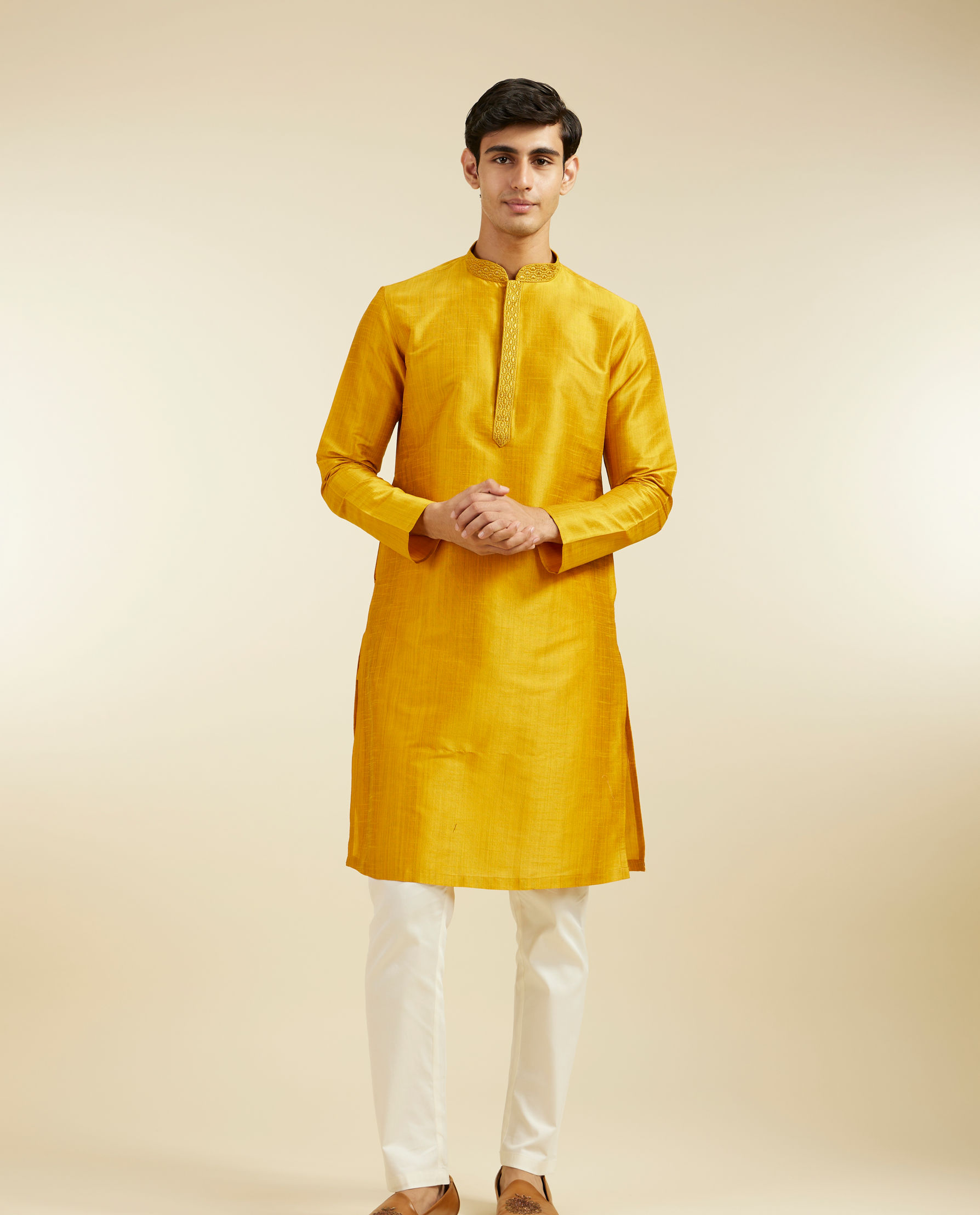 alt message - Diwas Men Mustard Yellow Plain Classic Kurta image number 2