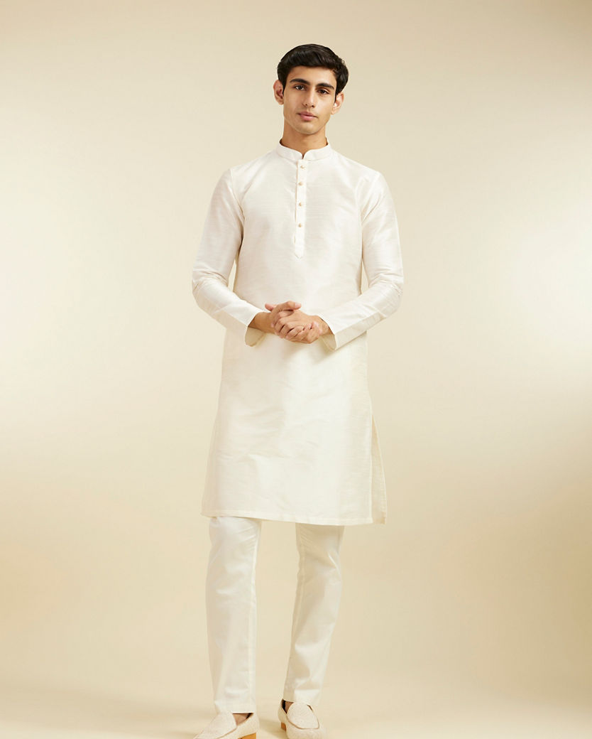 alt message - Diwas Men Warm White Plain Classic Kurta image number 2