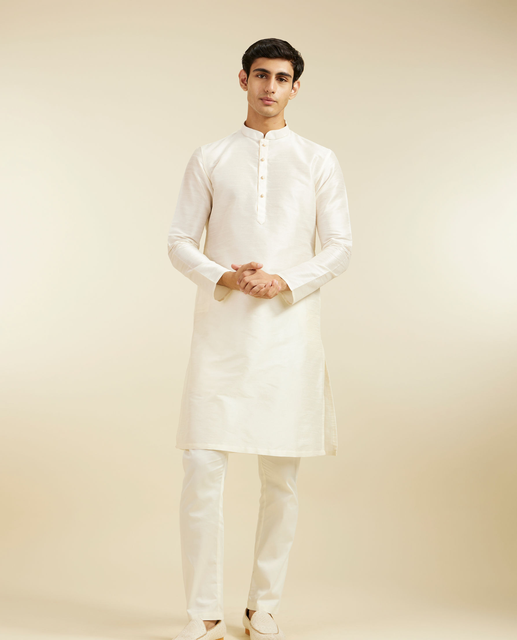 alt message - Diwas Men Warm White Plain Classic Kurta image number 2