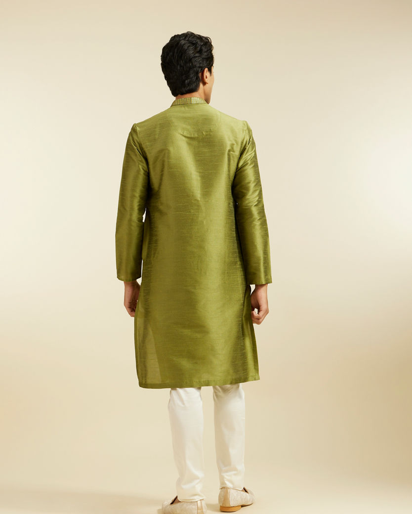 alt message - Diwas Men Olive Green Buta Kurta with Sequin Work image number 4