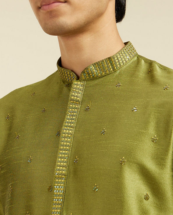 alt message - Diwas Men Olive Green Buta Kurta with Sequin Work image number 1