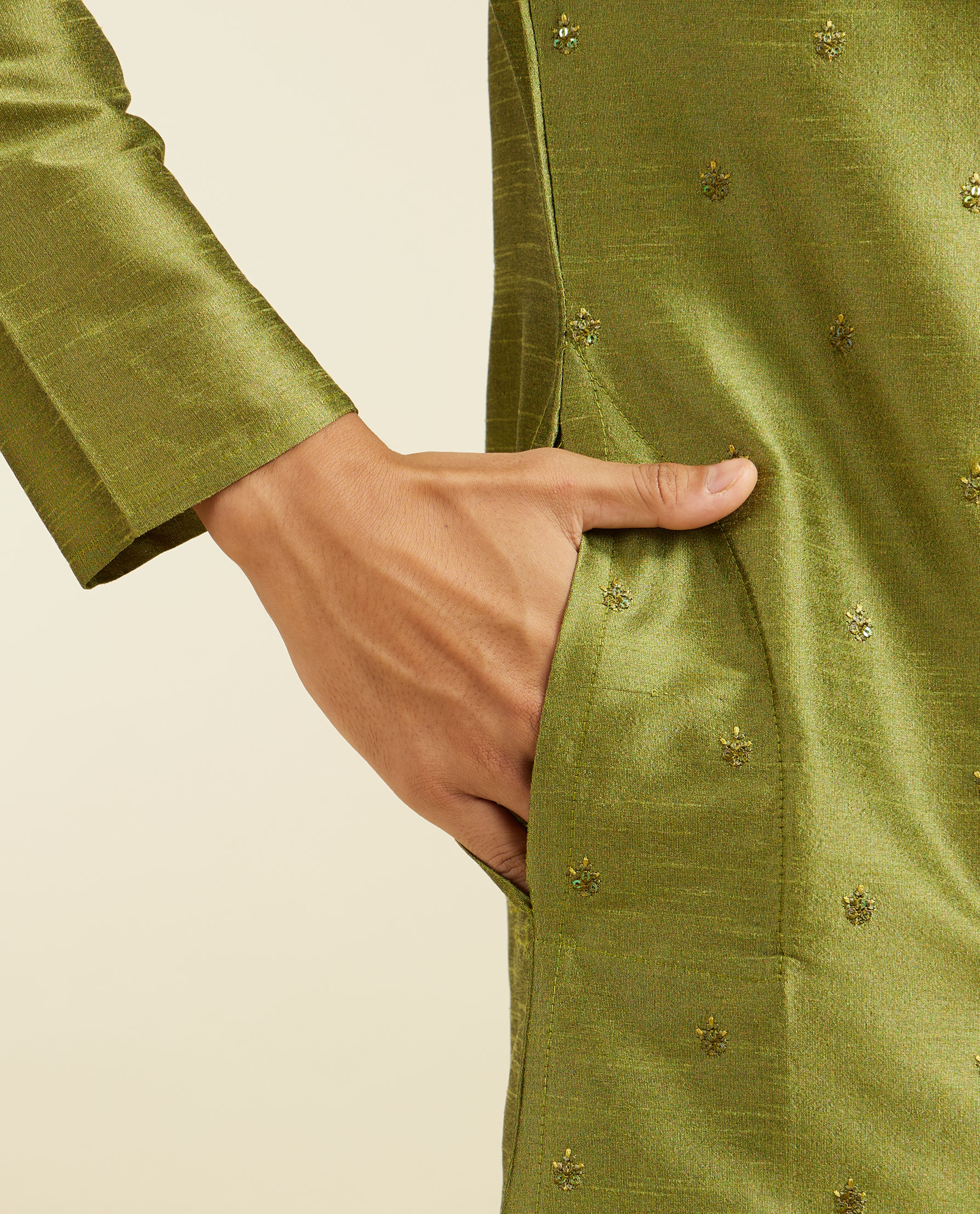 alt message - Diwas Men Olive Green Buta Kurta with Sequin Work image number 3