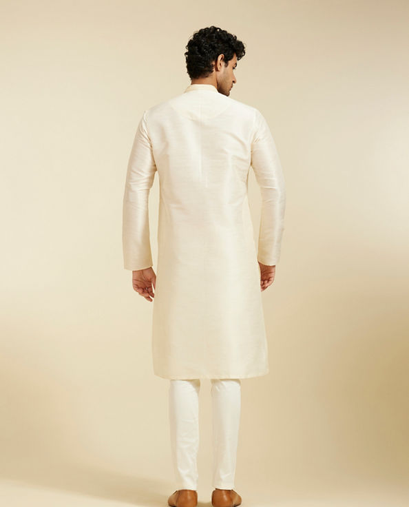 alt message - Diwas Men Cream White Buta Kurta with Sequinned Neckline image number 4