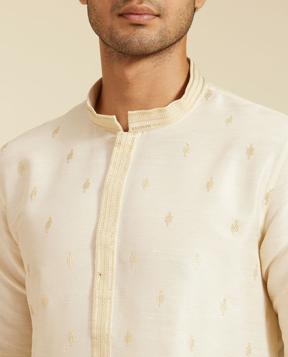 alt message - Diwas Men Cream White Buta Kurta with Sequinned Neckline image number 1