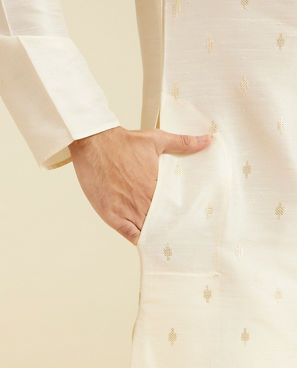 Diwas Men Cream White Buta Patterned Kurta with Sequinned Neckline