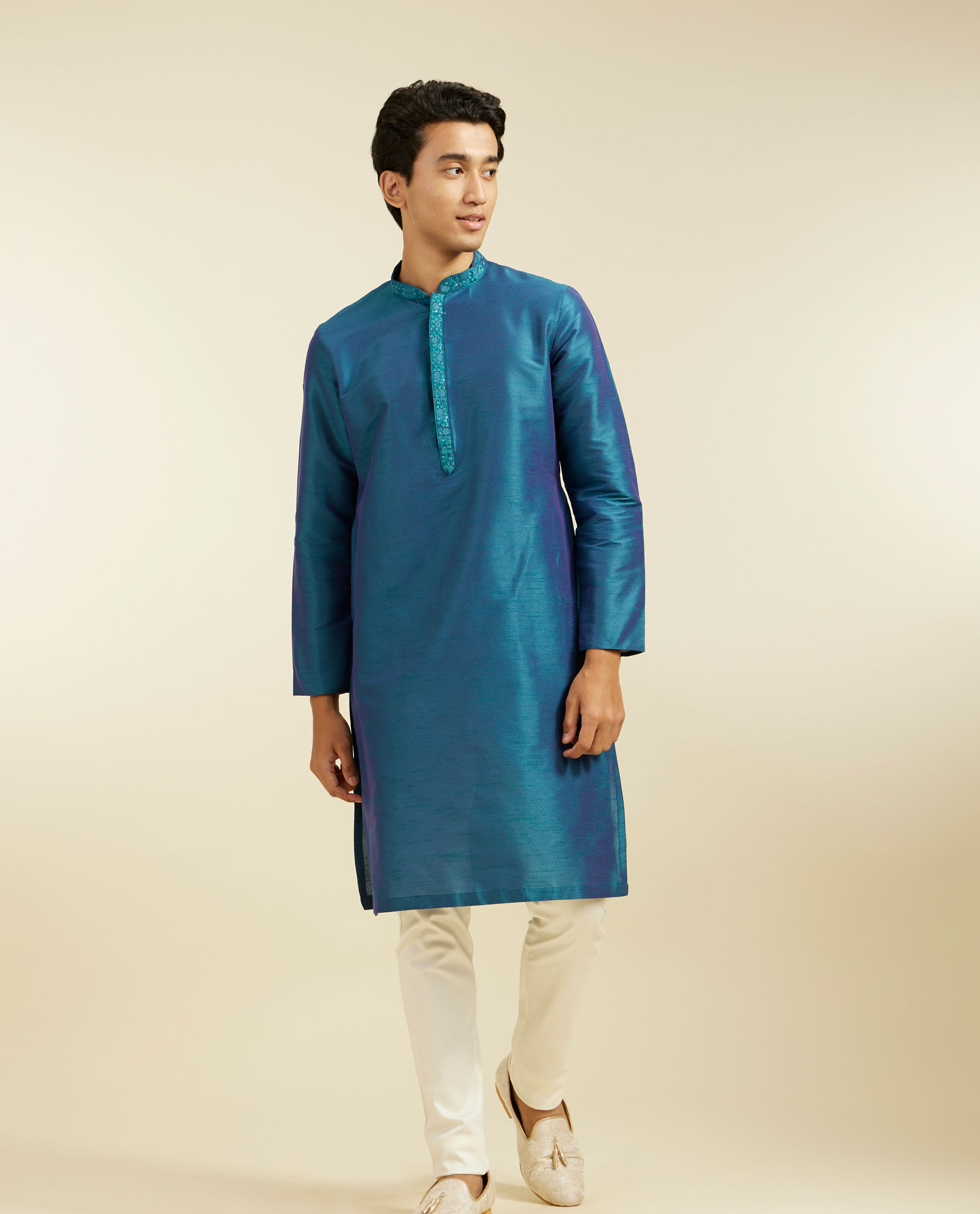 Diwas Men Teal Green Plain Kurta with Embroidered Neckline